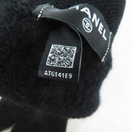 CHANEL gloves Main: 73% wool, 19% cashmere, 4% silk, 2% nylon, 1% polyester Black White Two-piece set Women Used Authentic