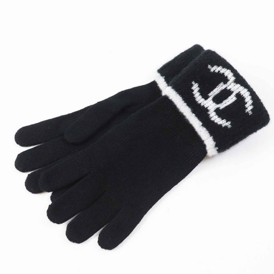 CHANEL gloves Main: 73% wool, 19% cashmere, 4% silk, 2% nylon, 1% polyester Black White Two-piece set Women Used Authentic