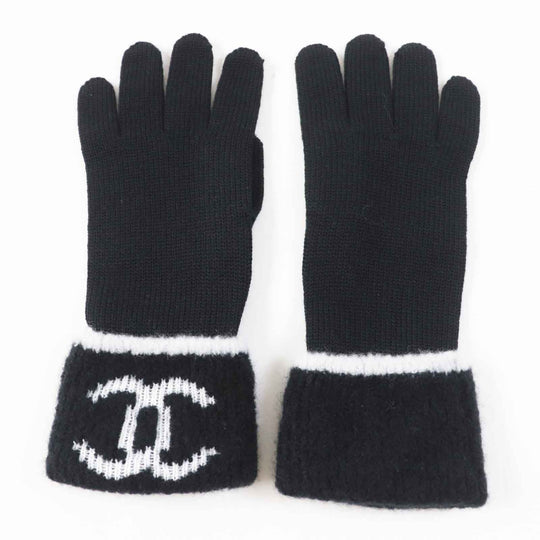 CHANEL gloves Main: 73% wool, 19% cashmere, 4% silk, 2% nylon, 1% polyester Black White Two-piece set Women Used Authentic