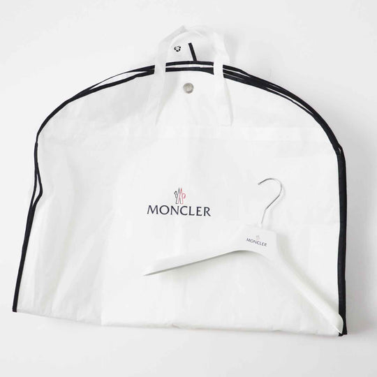 MONCLER down coat Outer: 100% nylon, Lining: 100% nylon, Sleeve lining: 100% nylon, Part: 100% nylon, Filling: 90% down Navy FLAMMETTE Women Zero size Used Authentic