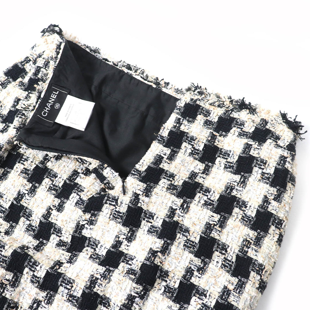 CHANEL Tweed skirt 04A P23948 Outer: 73% cotton, Outer: 18% polyester, Outer: 9% polyamide, Lining: 100% silk Black Beige type Women 38 Used Authentic