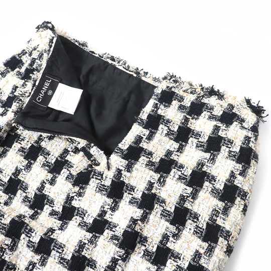 CHANEL Tweed skirt 04A P23948 Outer: 73% cotton, Outer: 18% polyester, Outer: 9% polyamide, Lining: 100% silk Black Beige type Women 38 Used Authentic
