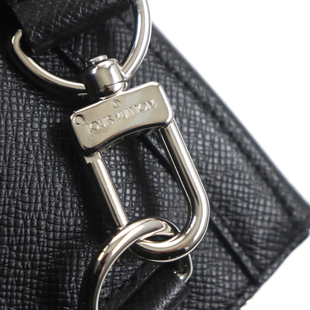 LOUIS VUITTON Briefcase M30810 Taiga black Taiga slim briefcase