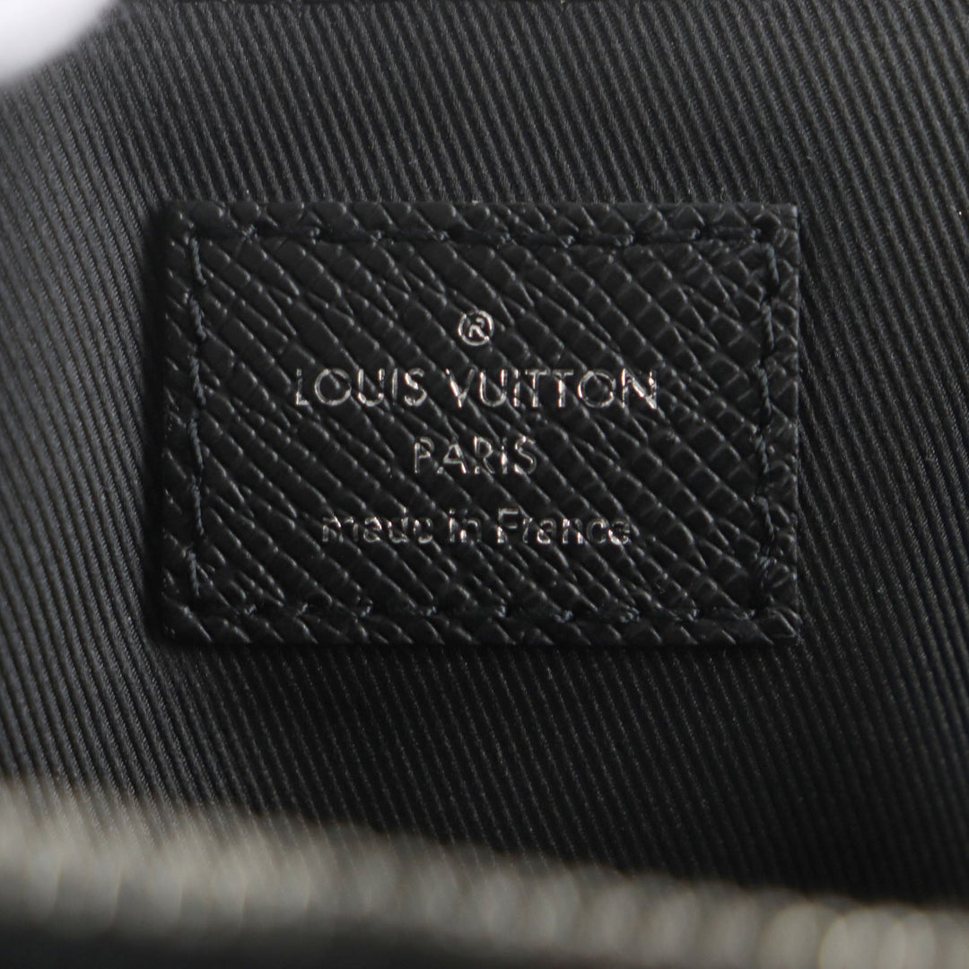 LOUIS VUITTON Briefcase M30810 Taiga black Taiga slim briefcase