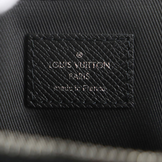 LOUIS VUITTON Briefcase M30810 Taiga black Taiga slim briefcase