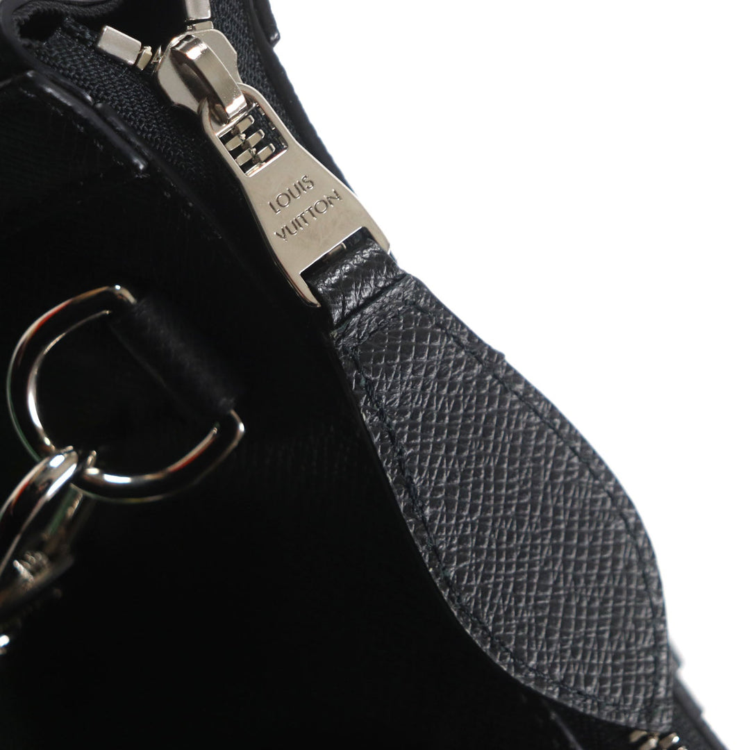LOUIS VUITTON Briefcase M30810 Taiga black Taiga slim briefcase
