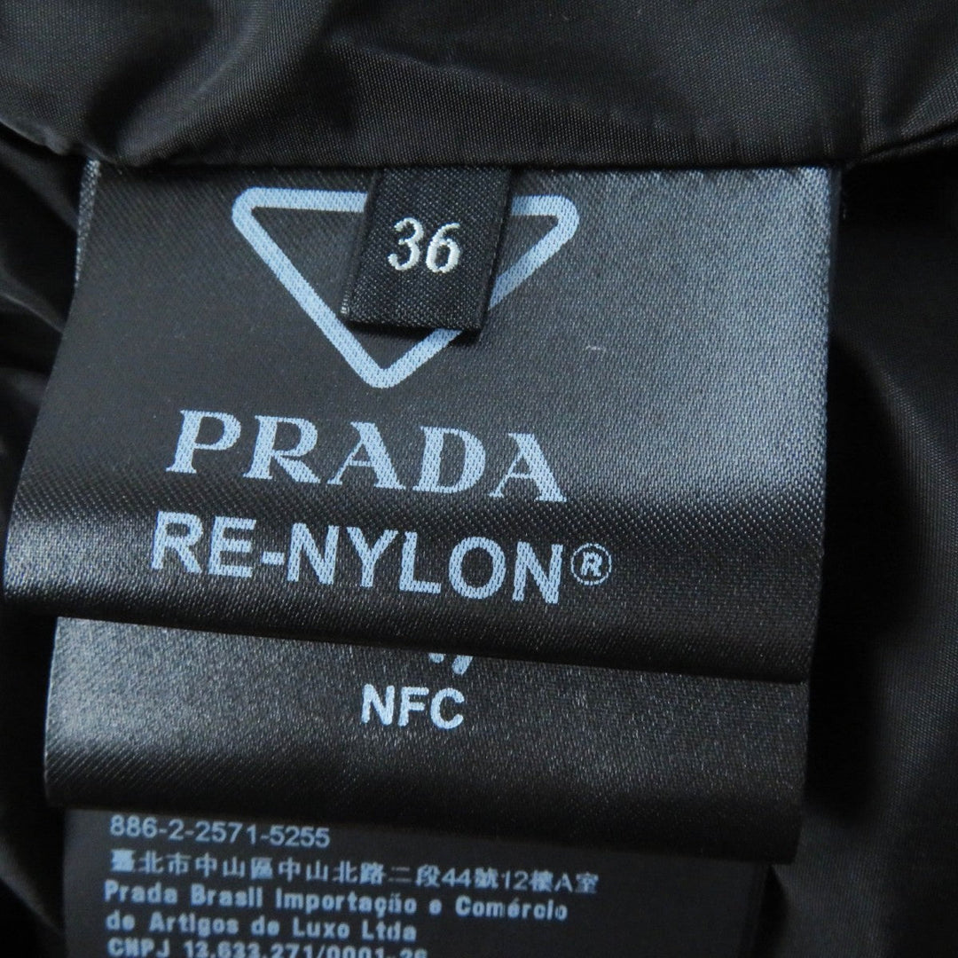 PRADA Down jacket 29L805 Main: Polyamide (Nylon) 100%, Fur: , Sleeve lining: Rayon 100%, Filling: Down 90%, Filling: Feather 10% black Women 36 Used Authentic