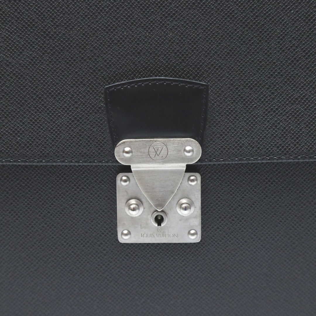 LOUIS VUITTON Handbag M30032 Taiga black Documents bag Taiga Serviet Moskova mens Used Authentic
