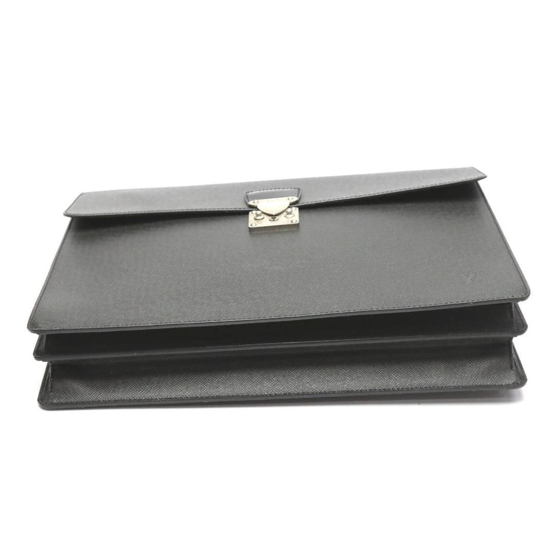 LOUIS VUITTON Handbag M30032 Taiga black Documents bag Taiga Serviet Moskova mens Used Authentic