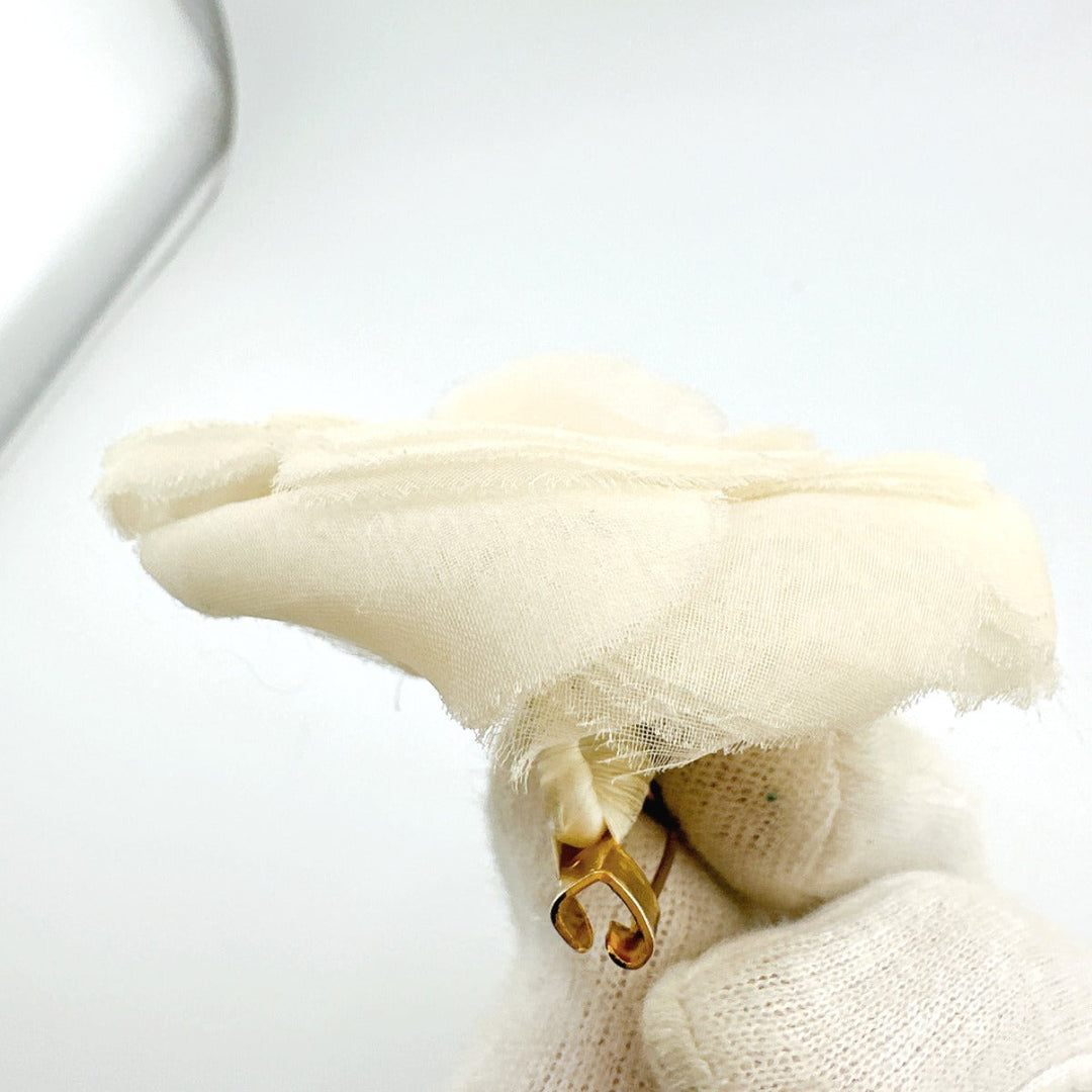 CHANEL Brooch fabric white corsage With Box Camelia Women Used Authentic