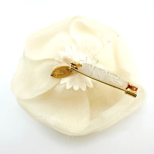 CHANEL Brooch fabric white corsage With Box Camelia Women Used Authentic