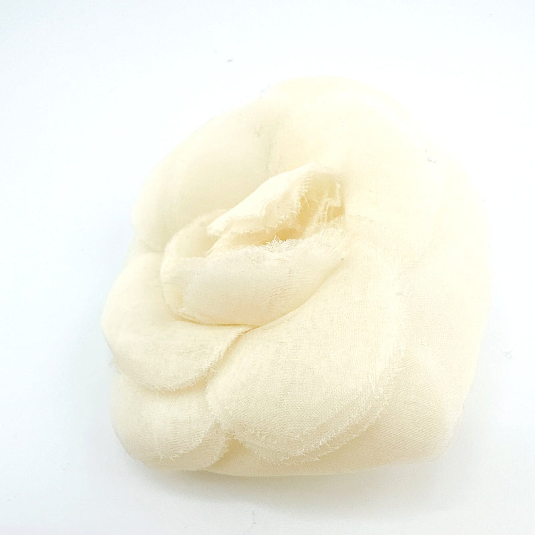 CHANEL Brooch fabric white corsage With Box Camelia Women Used Authentic