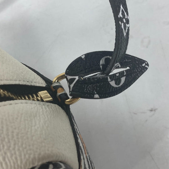 LOUIS VUITTON Shoulder Bag M67883 leather black monogram jungle Beach porch Women Used Authentic