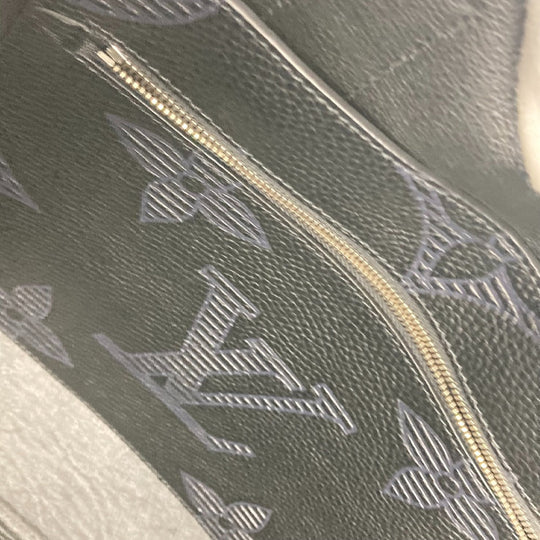 LOUIS VUITTON Shoulder Bag M57290 leather black Monogram Giant Shadow Hippo Voyage NV mens Used Authentic
