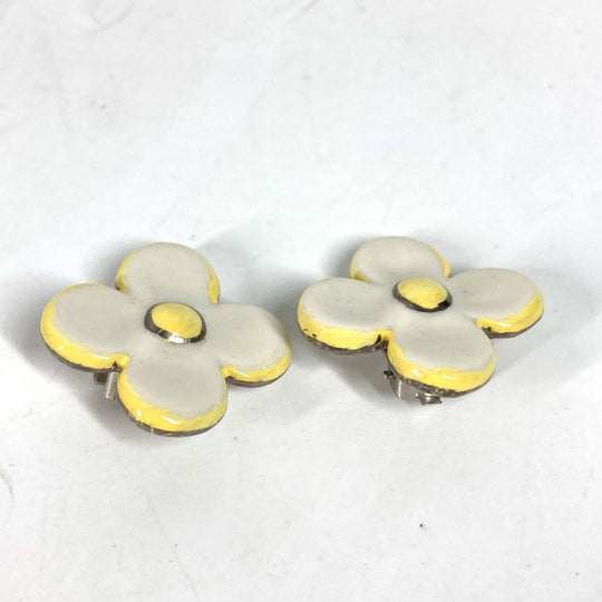 LOUIS VUITTON Earring ceramic white Flower flower Women Used Authentic