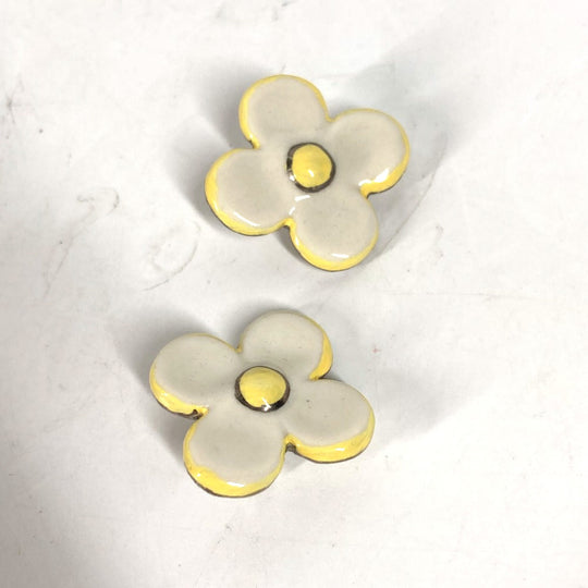 LOUIS VUITTON Earring ceramic white Flower flower Women Used Authentic