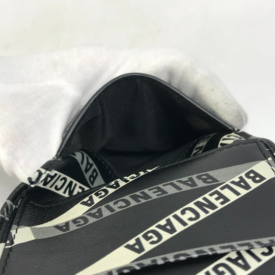 BALENCIAGA Shoulder Bag 541567 leather black Pouch Pochette Wallet Explorer Shoulder Wallet mens Used Authentic