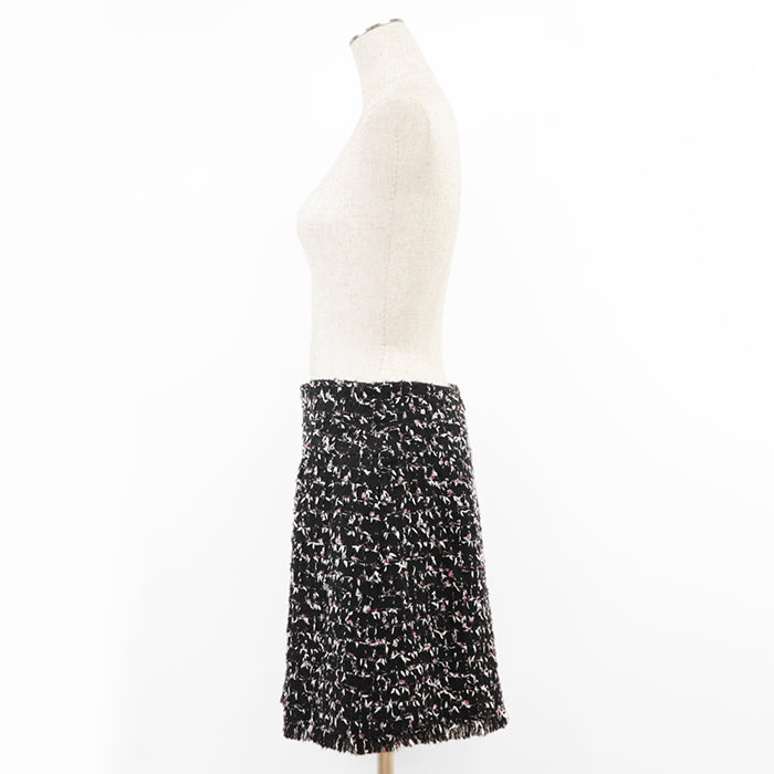 CHANEL skirt Outer material: 3% polyester [Outer material] 33% wool, 22% cotton [Lining] 100% silk Black, Multicolor P29310 Women 42 Used Authentic