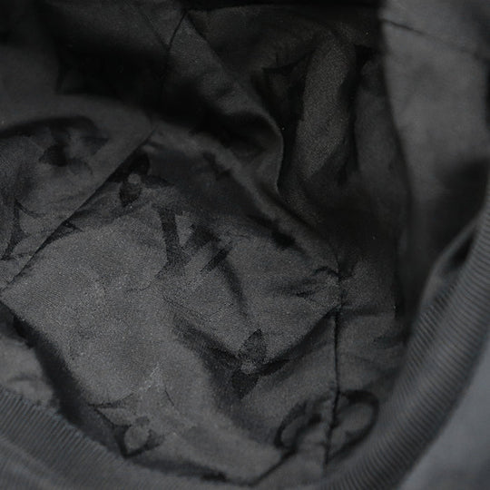 LOUIS VUITTON cap Synthetic leather part: 100% polyester (polyvinyl chloride coating) [Outer material] 100% cotton [Lining] 100% silk [Other fabric] 77% polyester, 23% polyurethane black M76948 unisex(Unisex) L Used Authentic