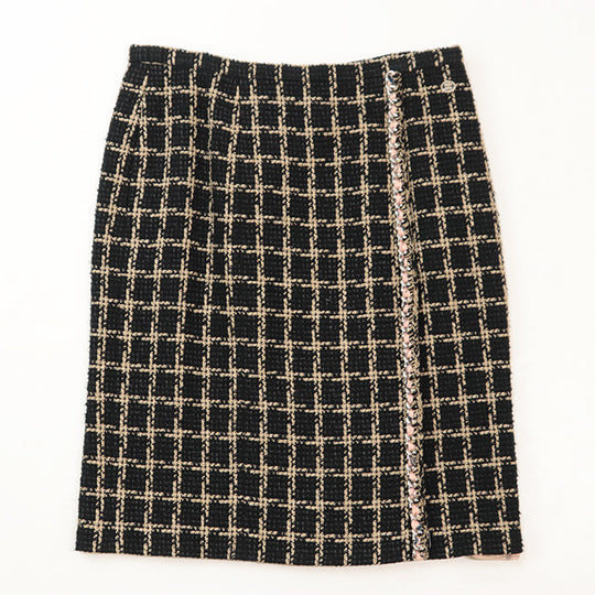 CHANEL skirt [Outer material] 55% silk, 36% cotton [Lining] 100% silk Black camel Women 42 Used Authentic