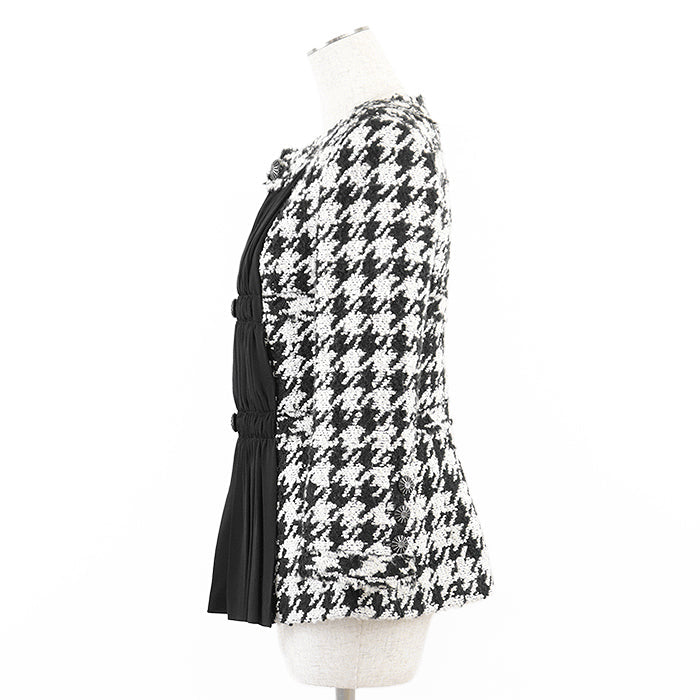 CHANEL Other outerwear P54595 [Outer material] 64% acrylic, 22% wool [Lining] 100% silk White black Women 38 Used Authentic