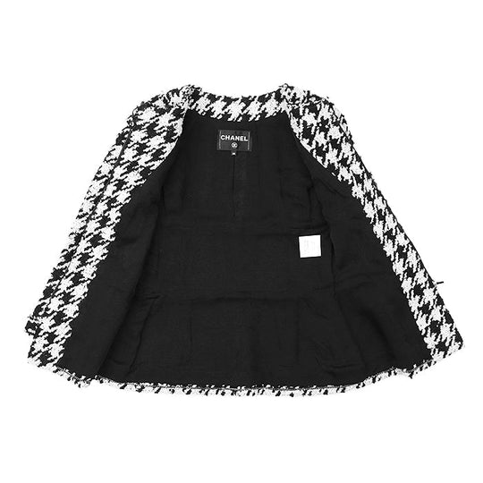 CHANEL Other outerwear P54595 [Outer material] 64% acrylic, 22% wool [Lining] 100% silk White black Women 38 Used Authentic