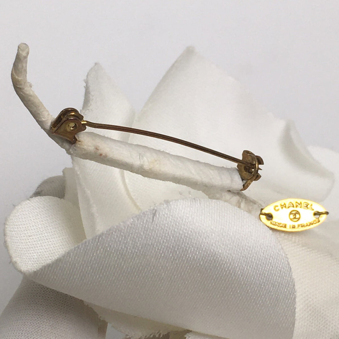 CHANEL Brooch plastic white Camelia With Box corsage Women Used Authentic