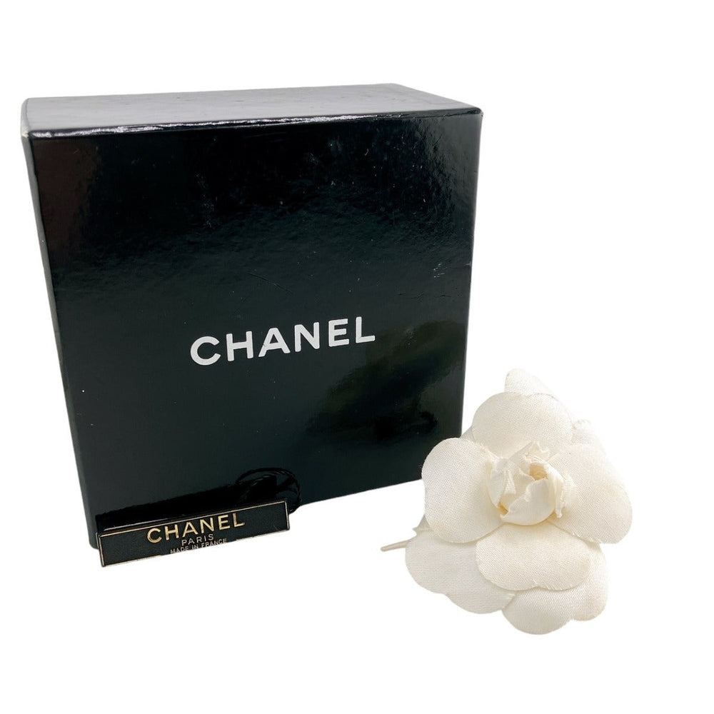 CHANEL Brooch cotton cotton white corsage Camelia Women Used Authentic