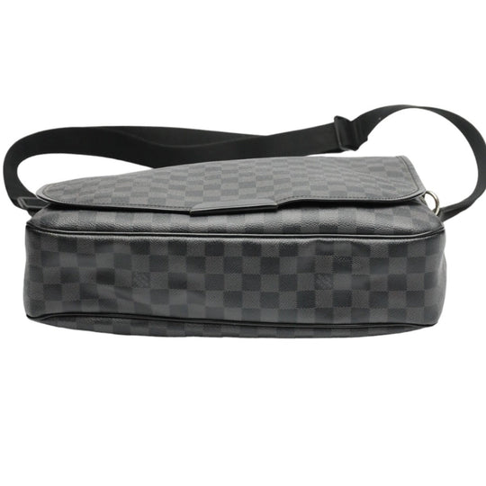 LOUIS VUITTON Shoulder Bag N58033 leather black Shoulder Bag Damier Grafitte Daniel GM unisex(Unisex) Used Authentic