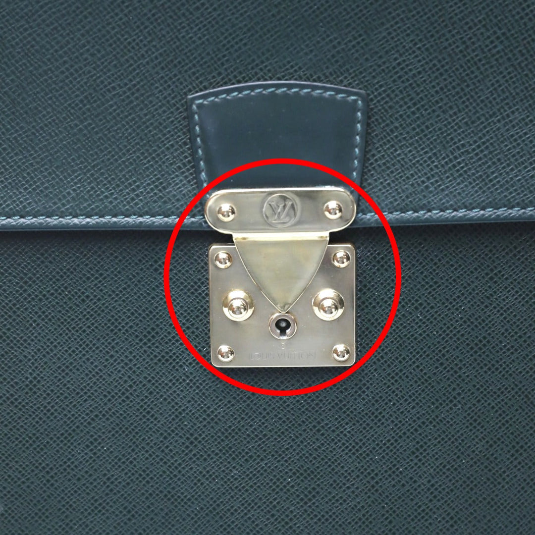 LOUIS VUITTON Business bag M30034 leather green Documents bag Epithea Taiga Moskova mens Used Authentic