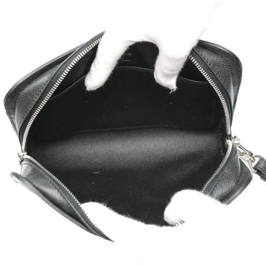 LOUIS VUITTON business bag M30182 Taiga black business bag Taiga Baikal Aldwards mens Used Authentic