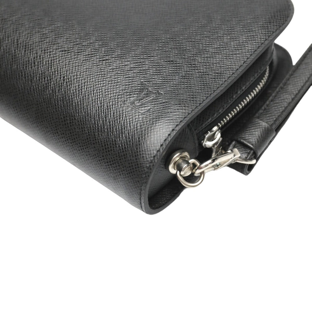 LOUIS VUITTON business bag M30182 Taiga black business bag Taiga Baikal Aldwards mens Used Authentic