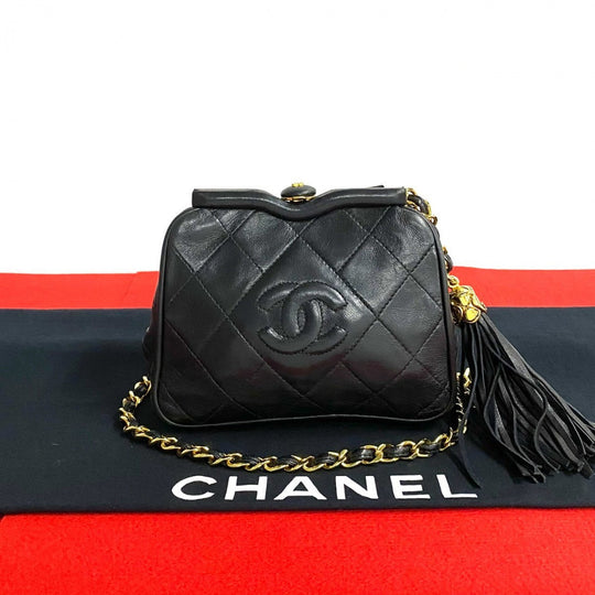 CHANEL Shoulder Bag lambskin black Matrasse