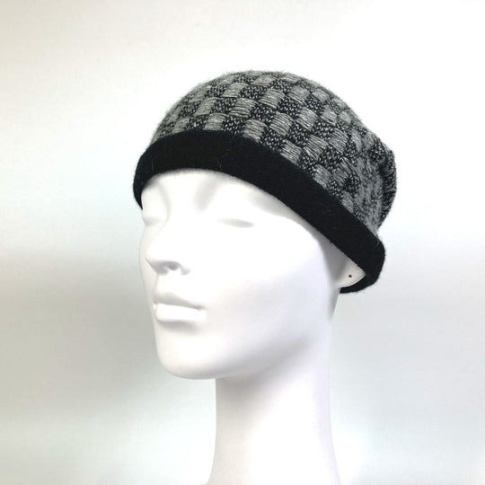 CHANEL Knit hat Cashmere, Viscose Gray x black Beanie knit cap Beanie unisex(Unisex) Used Authentic