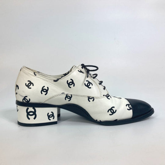 CHANEL Leather shoes G39008 leather White x black 22S CC COCO Mark all-over pattern Women 37 1/2 Used Authentic