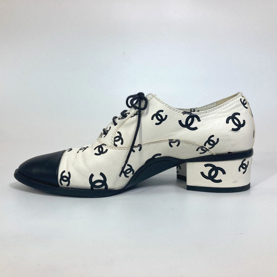 CHANEL Leather shoes G39008 leather White x black 22S CC COCO Mark all-over pattern Women 37 1/2 Used Authentic