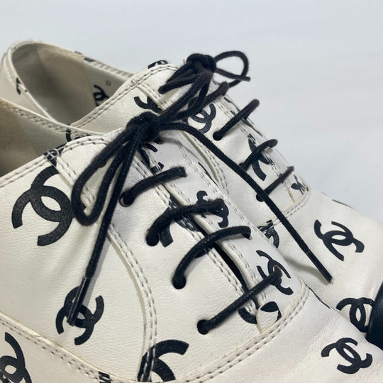 CHANEL Leather shoes G39008 leather White x black 22S CC COCO Mark all-over pattern Women 37 1/2 Used Authentic