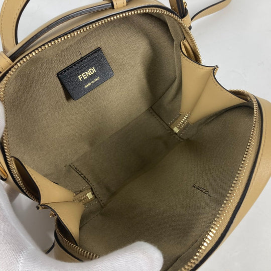 FENDI Shoulder Bag 8BS058 leather beige Pochette Crossbody Camera Case Small Olock Women Used Authentic