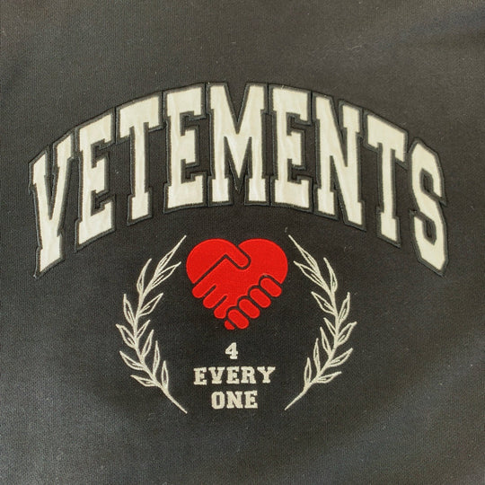 VETEMENTS Hoodie UA53HD420B cotton black black white white Hoodie 22AW SOLIDARITY EMBROIDERRED HOODIE mens L Used Authentic