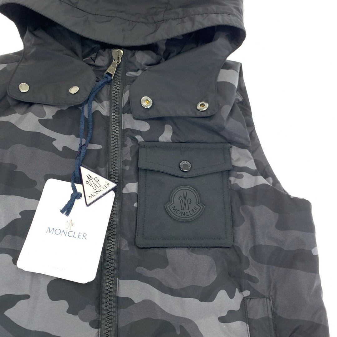MONCLER Down vest 5909169175 Nylon black Down vest with detachable hood Camouflage Pattern DRUM GILET Kids 8A Used Authentic