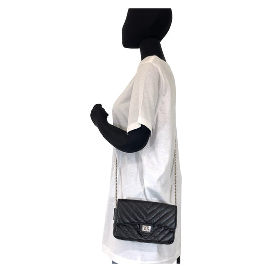 CHANEL Shoulder Bag lambskin Black SilverMetal Shoulder Bag Crossbody Chevron Vstitch Turn lock Women Used Authentic