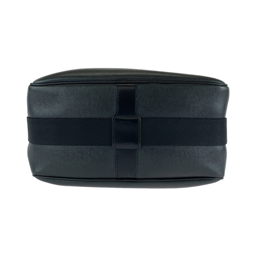 LOUIS VUITTON Shoulder Bag M30152 Taiga Ardoise Black SilverMetal Shoulder Bag Crossbody Taiga reporter mens Used Authentic