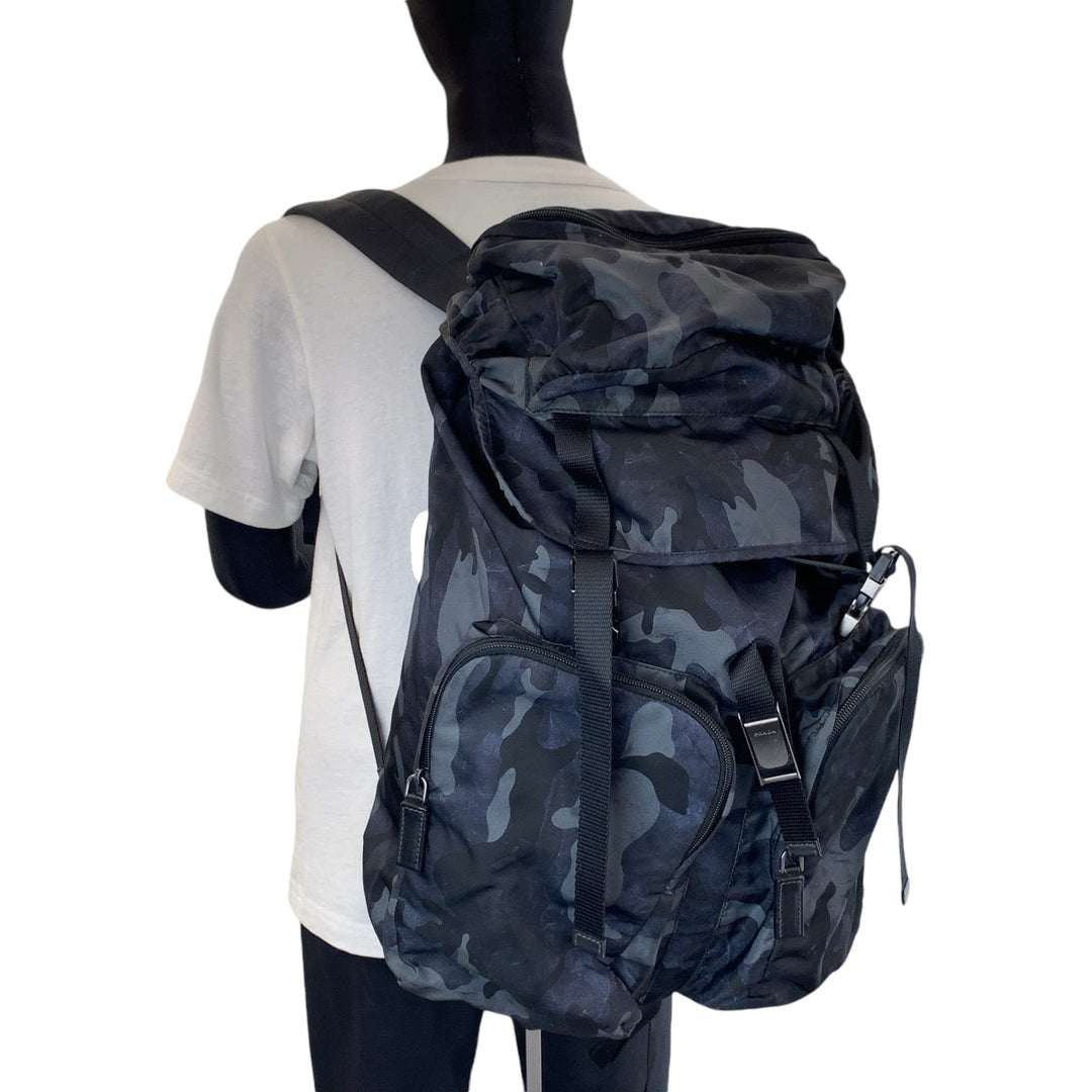 PRADA Backpack V136 Nylon khaki Backpack Backpack Tessuto Camouflage Pattern Triangle With logo mens Used Authentic
