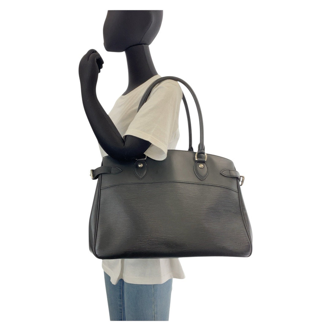 LOUIS VUITTON Shoulder Bag M59252 leather black Epi Passy GM Women Used Authentic