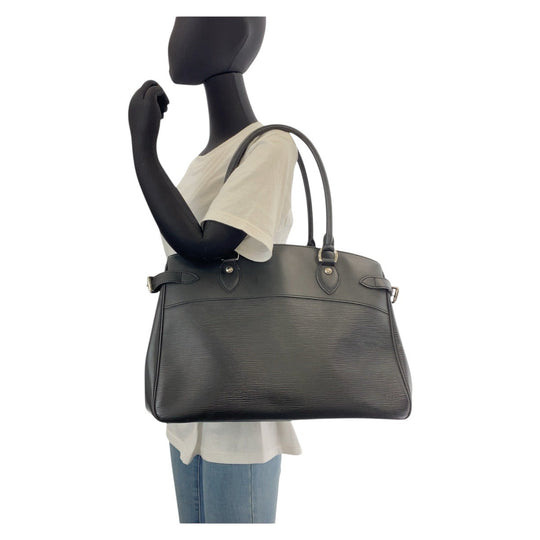 LOUIS VUITTON Shoulder Bag M59252 leather black Epi Passy GM Women Used Authentic