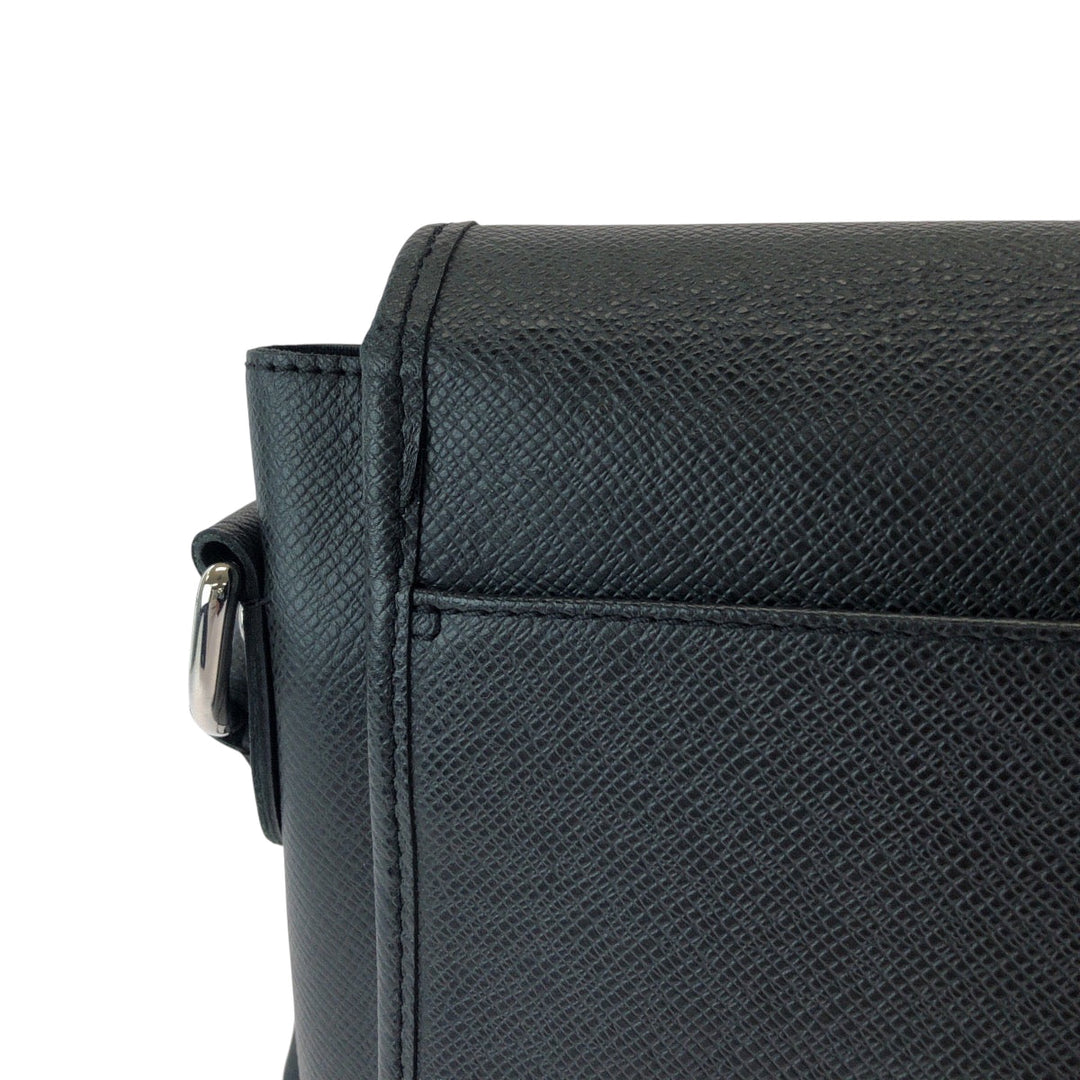 LOUIS VUITTON Shoulder Bag M32482 Taiga Ardoise Black SilverMetal Shoulder Bag Messenger bag Taiga Andrei mens Used Authentic