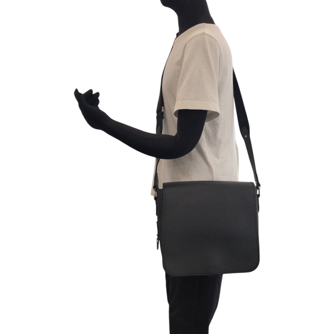 LOUIS VUITTON Shoulder Bag M32482 Taiga Ardoise Black SilverMetal Shoulder Bag Messenger bag Taiga Andrei mens Used Authentic
