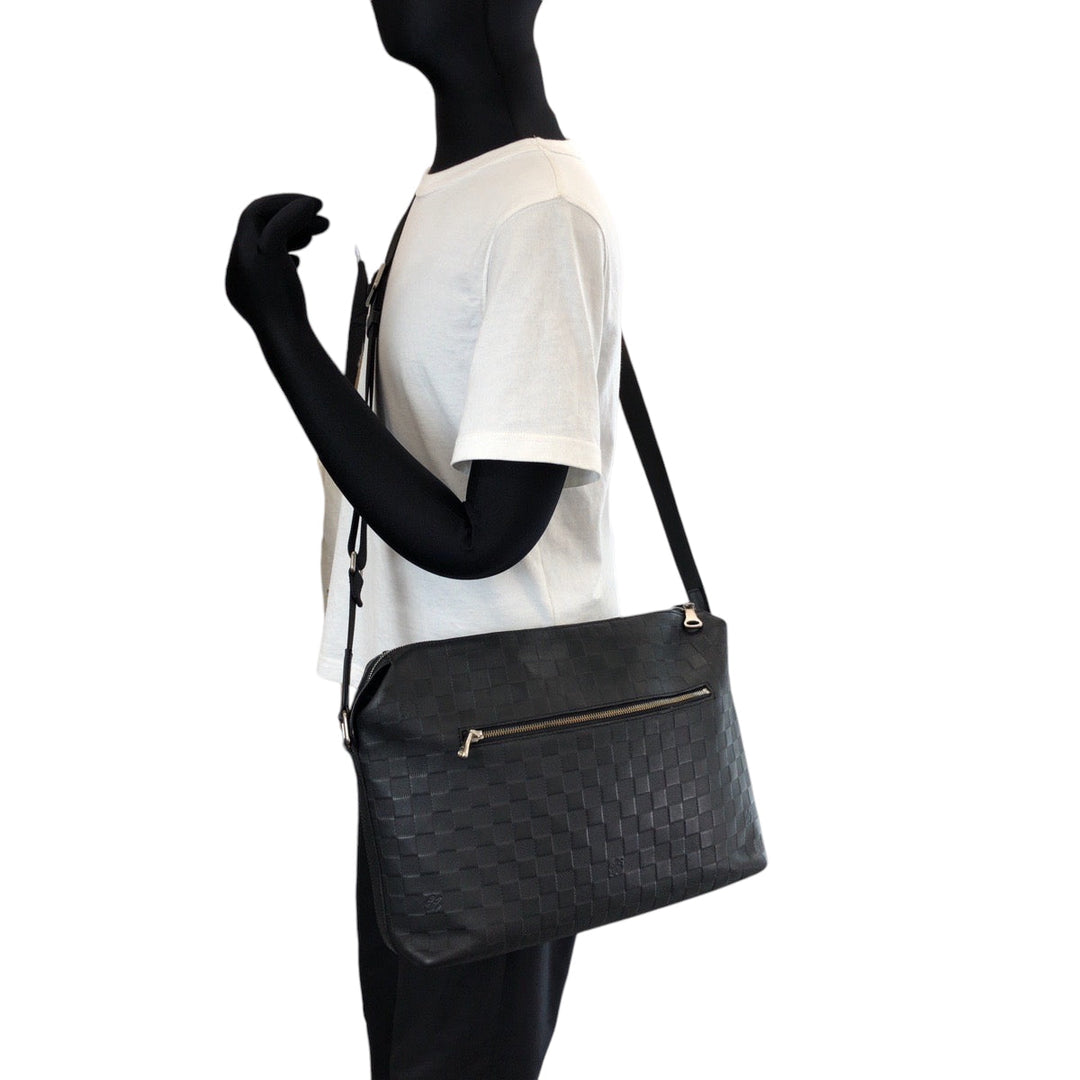 LOUIS VUITTON Shoulder Bag N42417 leather black Shoulder Bag Messenger bag Damier Anfini Discovery Messenger MM mens Used Authentic
