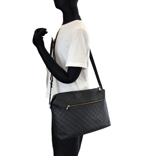 LOUIS VUITTON Shoulder Bag N42417 leather black Shoulder Bag Messenger bag Damier Anfini Discovery Messenger MM mens Used Authentic