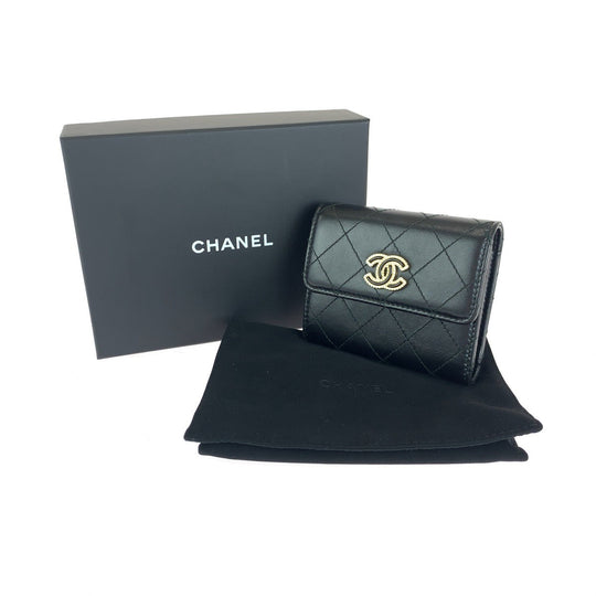CHANEL Tri-fold wallet lambskin black Folding wallet Compact wallet Matrasse COCO Mark Women Used Authentic